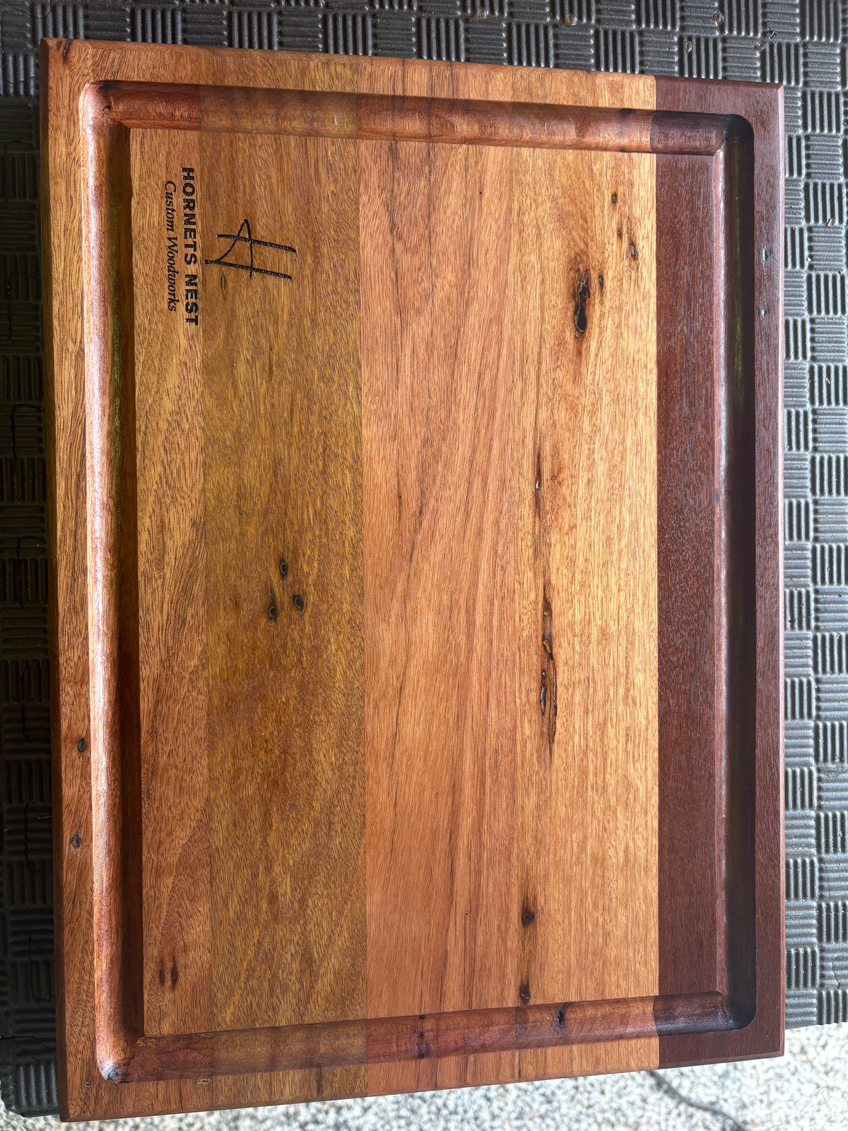 The Little Stinger- Small everyday Chopping board